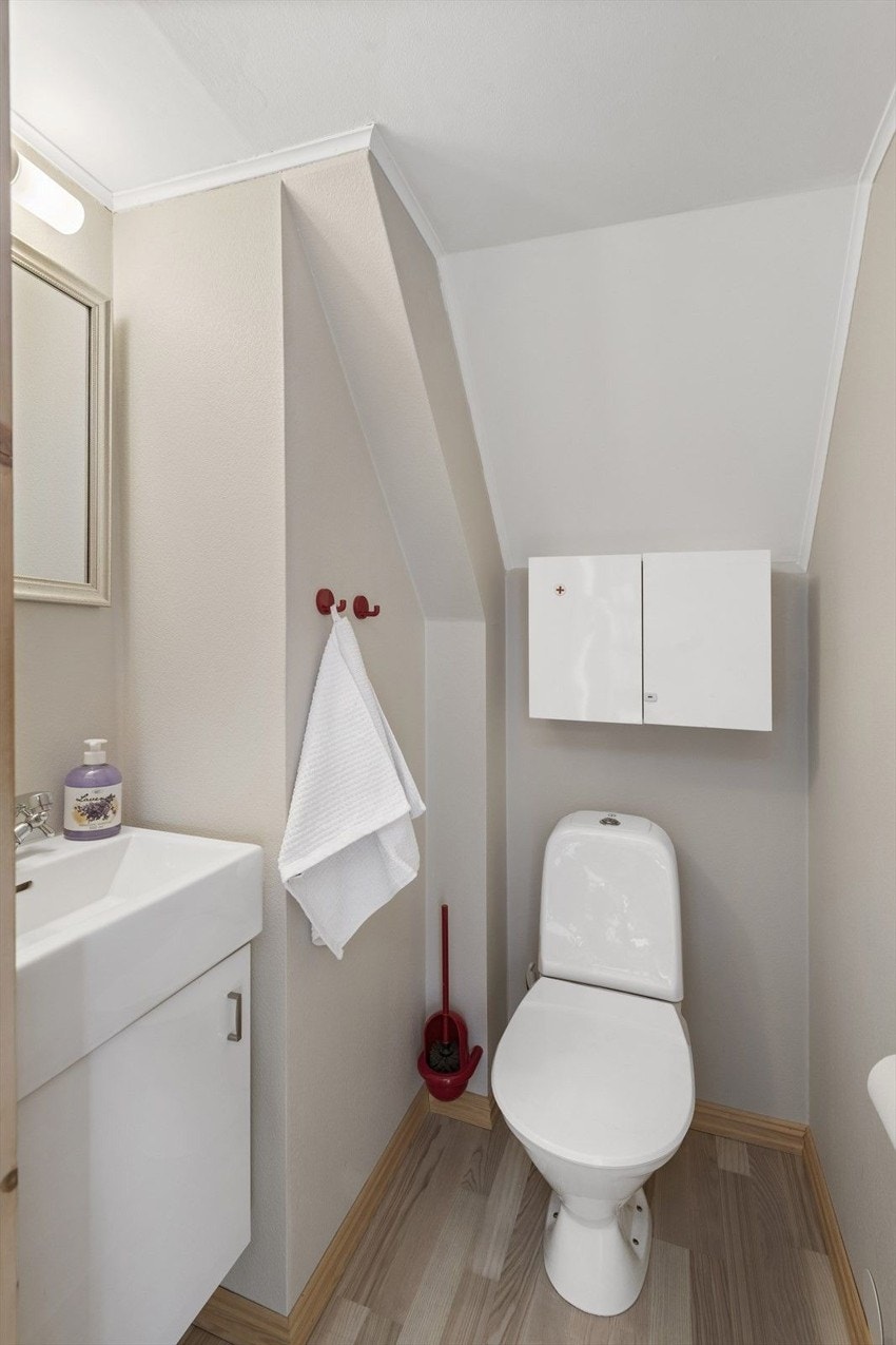 I 2. etg. er det et eget toalettrom. Galleribilde