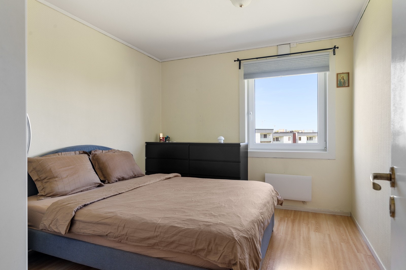 Stort hovedsoverom på 11,5 kvm med god plass til stor seng m.m. Galleribilde