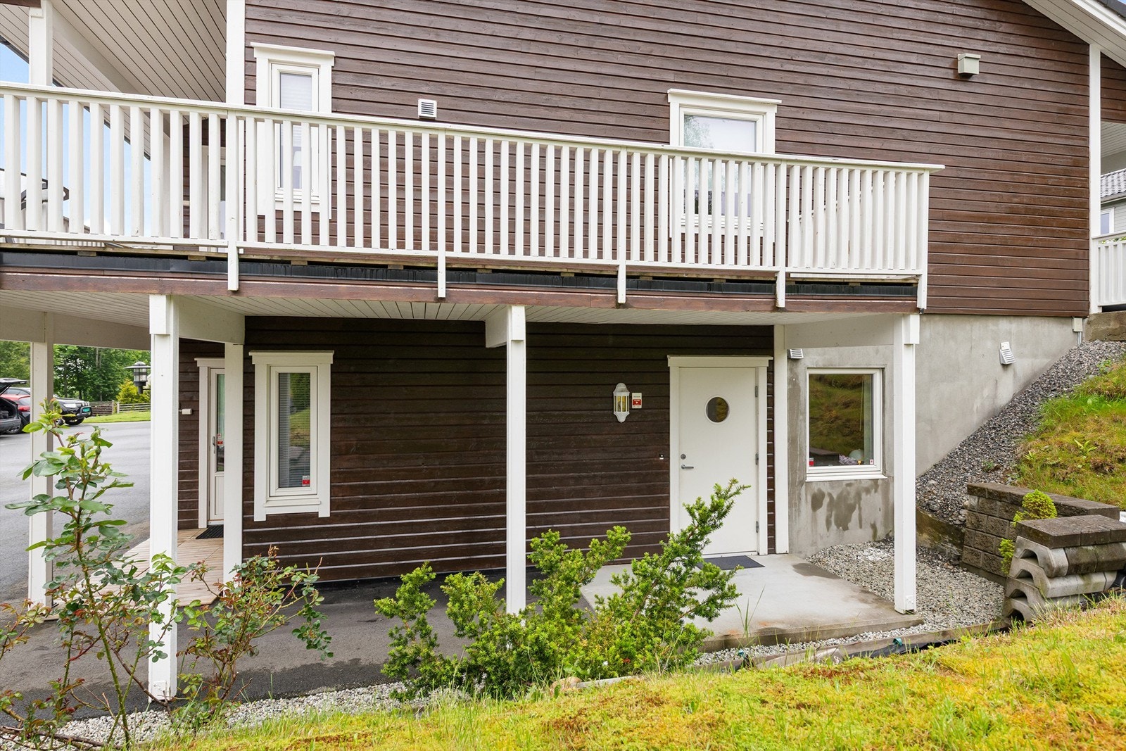 Her bor du med gangavstand til Amfi Moa, ett av Norges største kjøpesentre, med alt av butikker, serveringssteder og servicetilbud Galleribilde