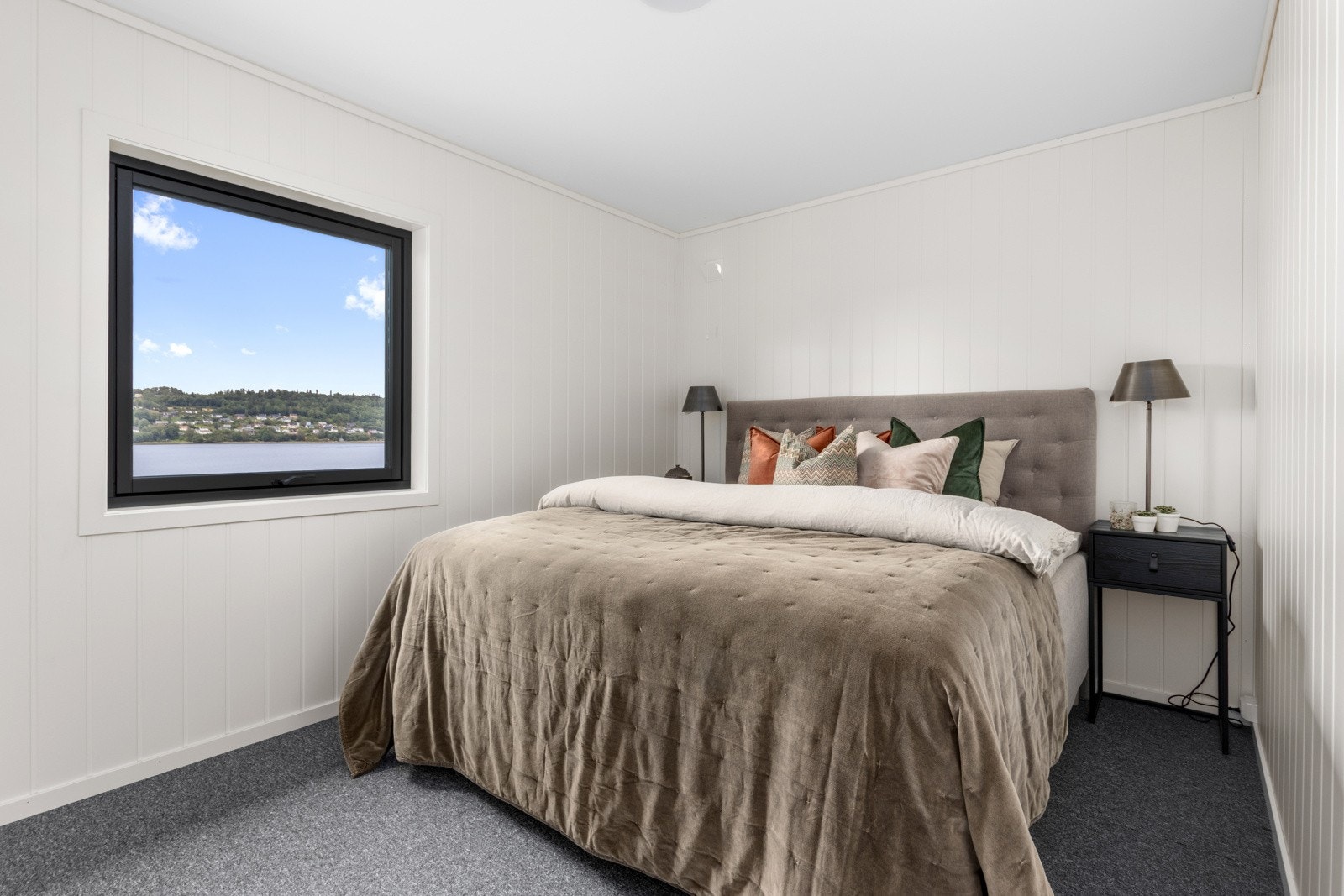 1 av 3 soverom som ligger i 1 etasje. Galleribilde