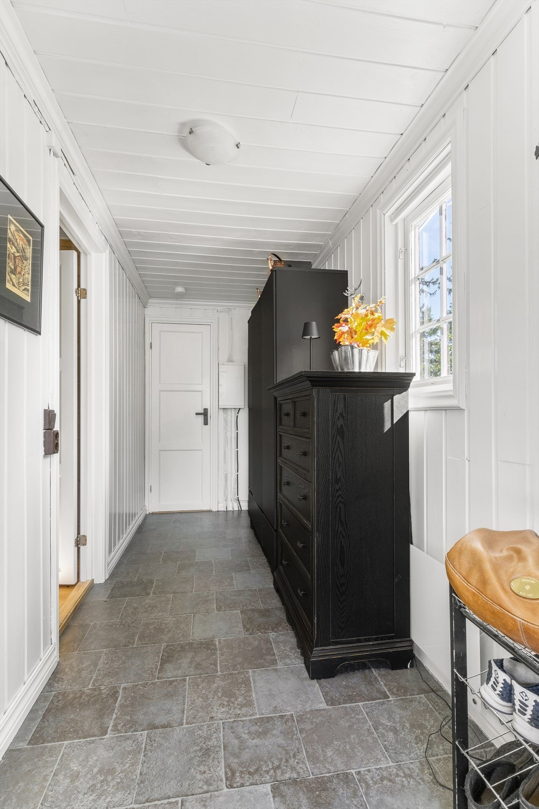 I gangen er det plass til oppbevaring. Galleribilde