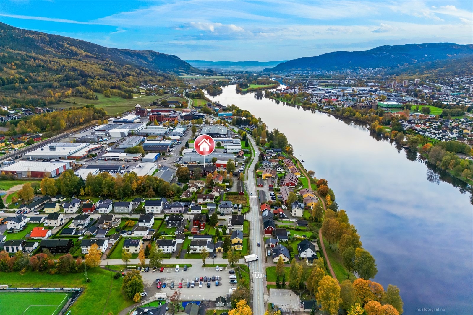 Fra boligen er det nærhet til flere tur- og rekreasjonsmuligheter både langs Drammenselva og i marka, sommer som vinter. Galleribilde