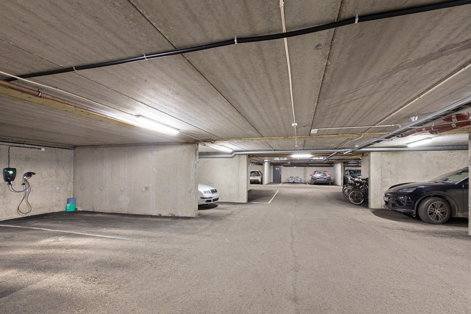 Det medfølger to garasjeplasser med elbillader i lukket garasjeanlegg. Galleribilde