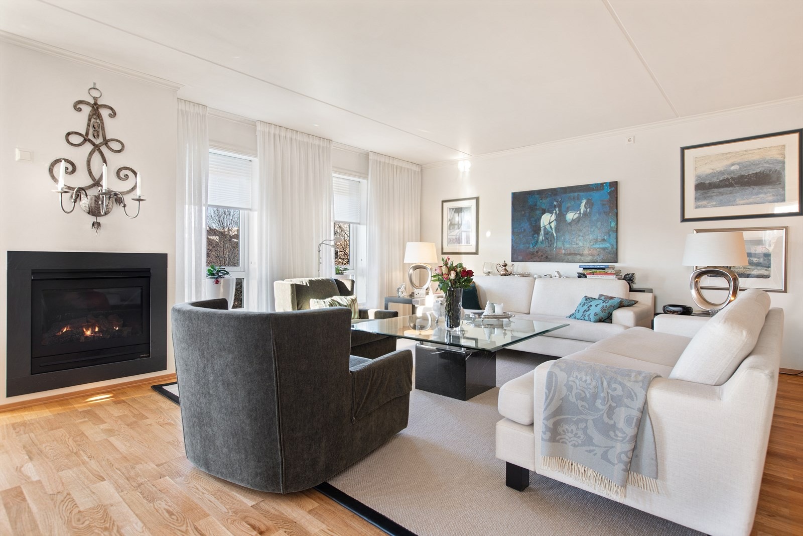 Det er satt inn en gasspeis i stuen, en fin detalj og avgir god varme. Galleribilde