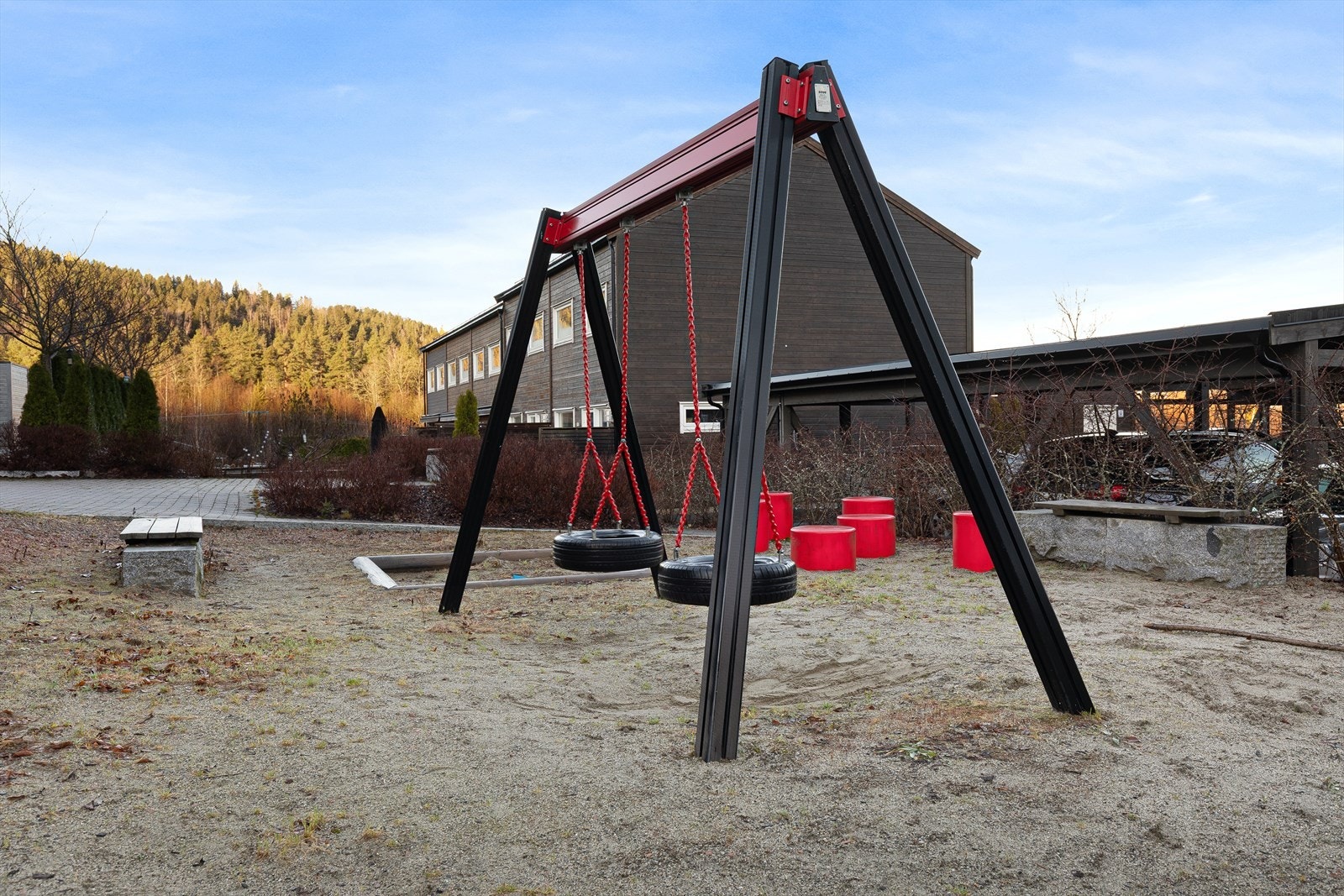 Lekeplass på felles uteområder. Galleribilde