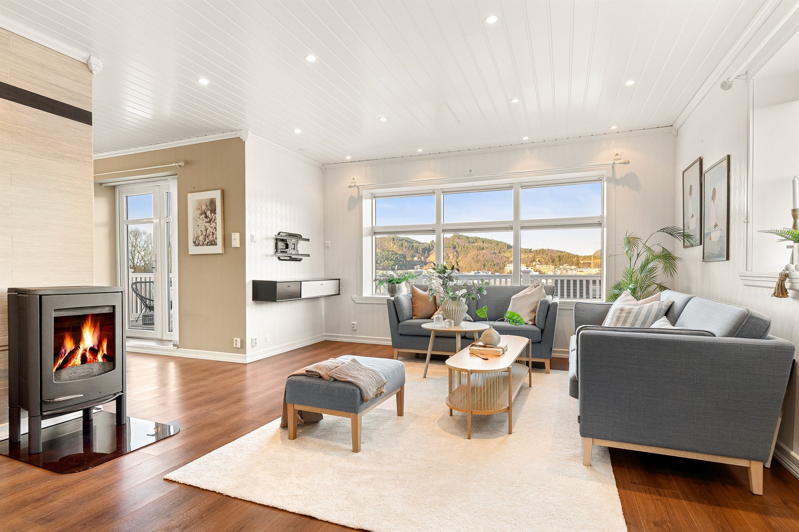 Innholdsrik og flott enebolig i et barnevennlig og meget sentralt boligområde i Åsane. Kort gangavstand til barnehage, skole og butikker. Foto: Stian Inderhaug Galleribilde