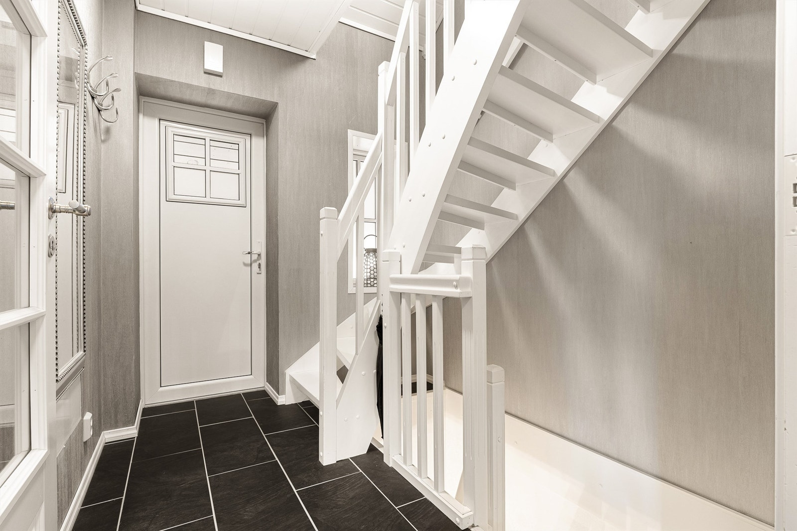 Bli med opp i boligens loftsetasje. Galleribilde