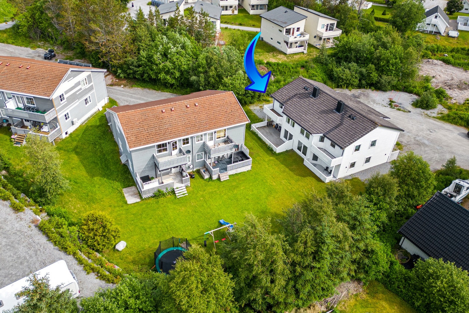 Boligen ligger fint til i et barnevennlig område. Galleribilde