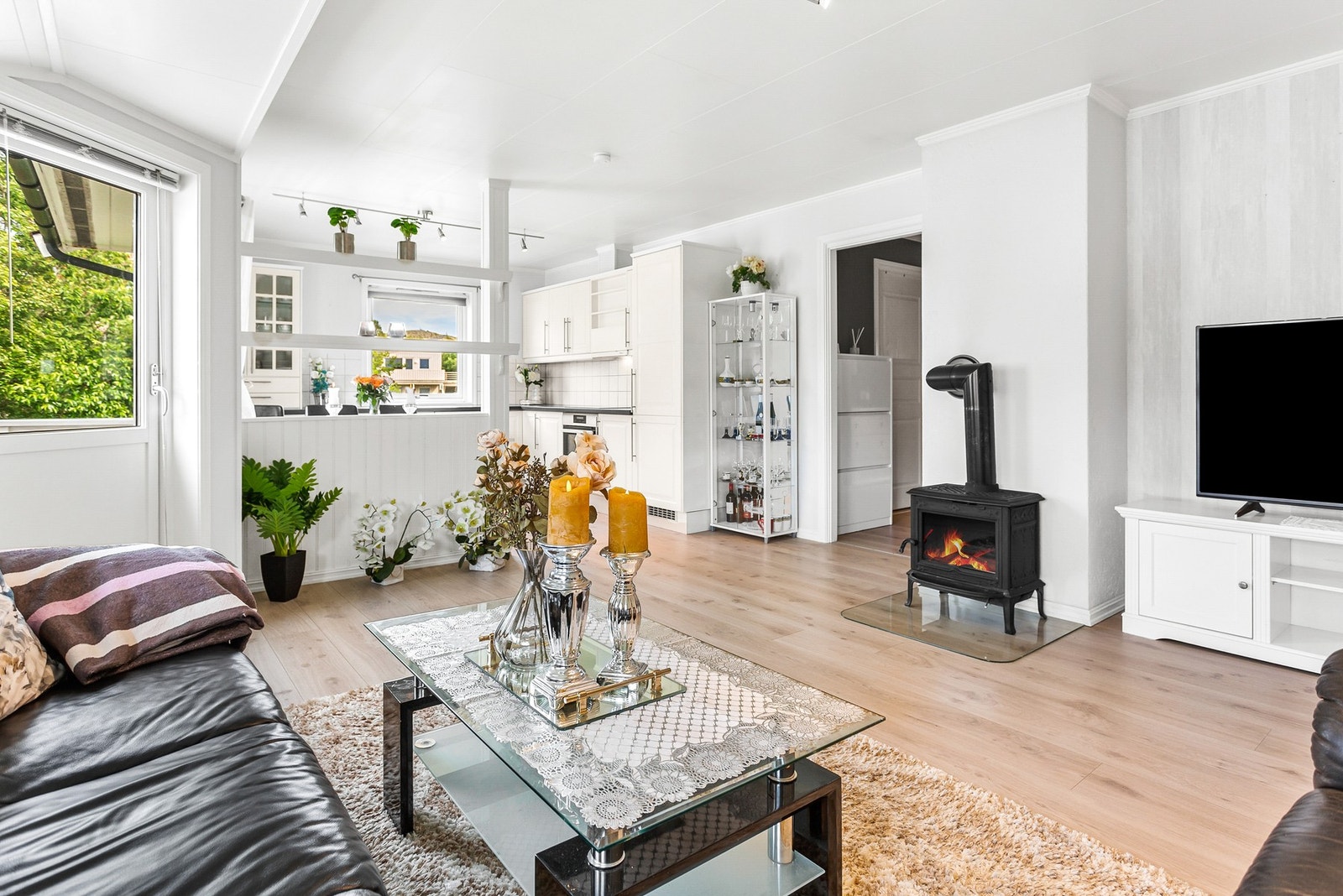 Romslig stue med god plass til møblering. Galleribilde