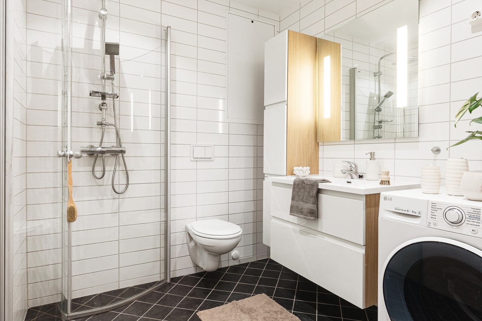 Badet er helfliset i et moderne og tidløst uttrykk. Galleribilde