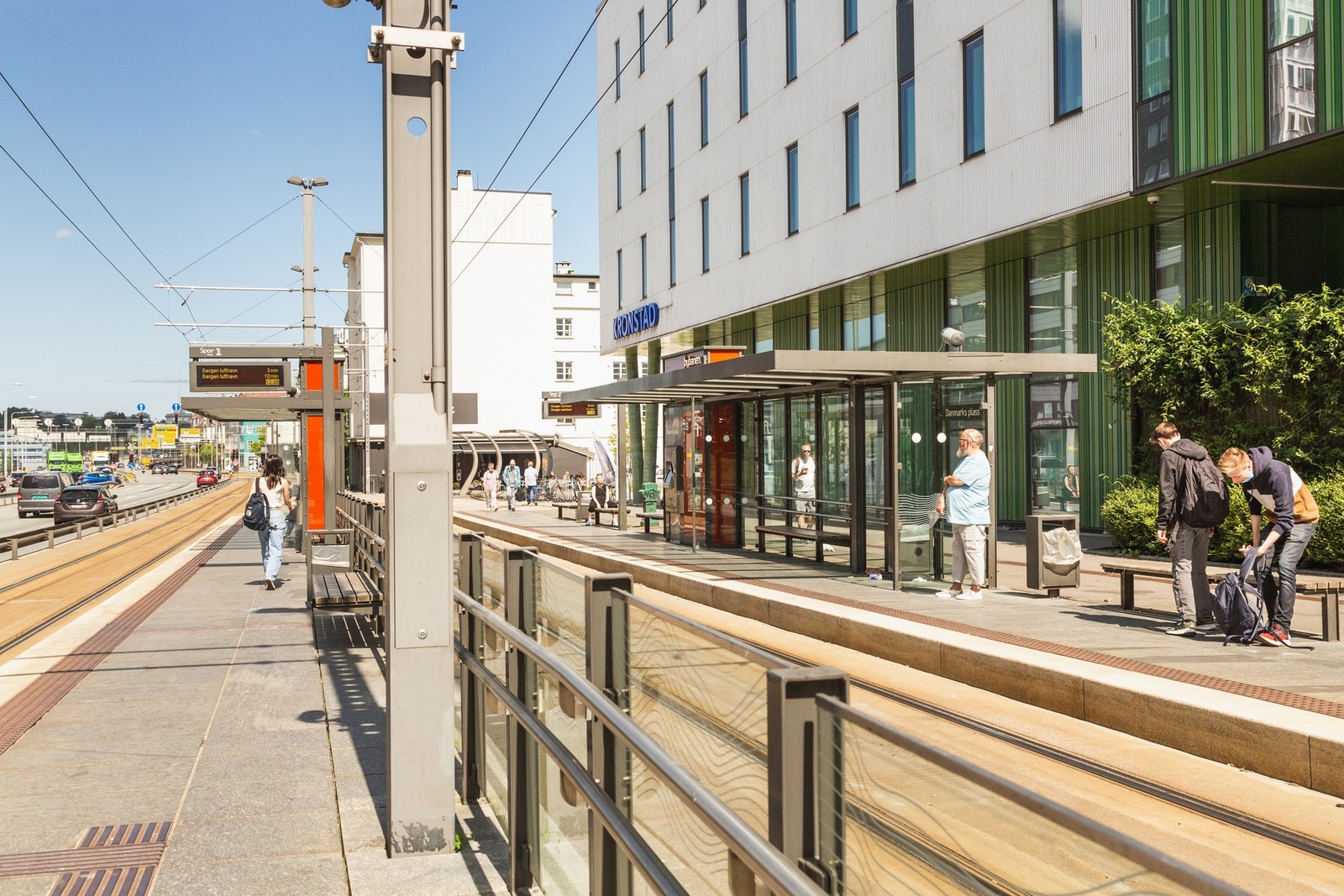 Fra leiligheten har man kort gange til nærmeste bybanestopp. Galleribilde