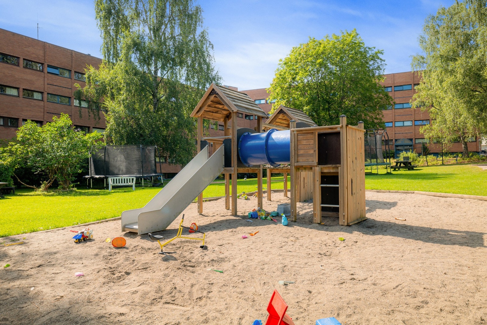 Flotte sandkasser og lekeapparater for de yngste. Galleribilde