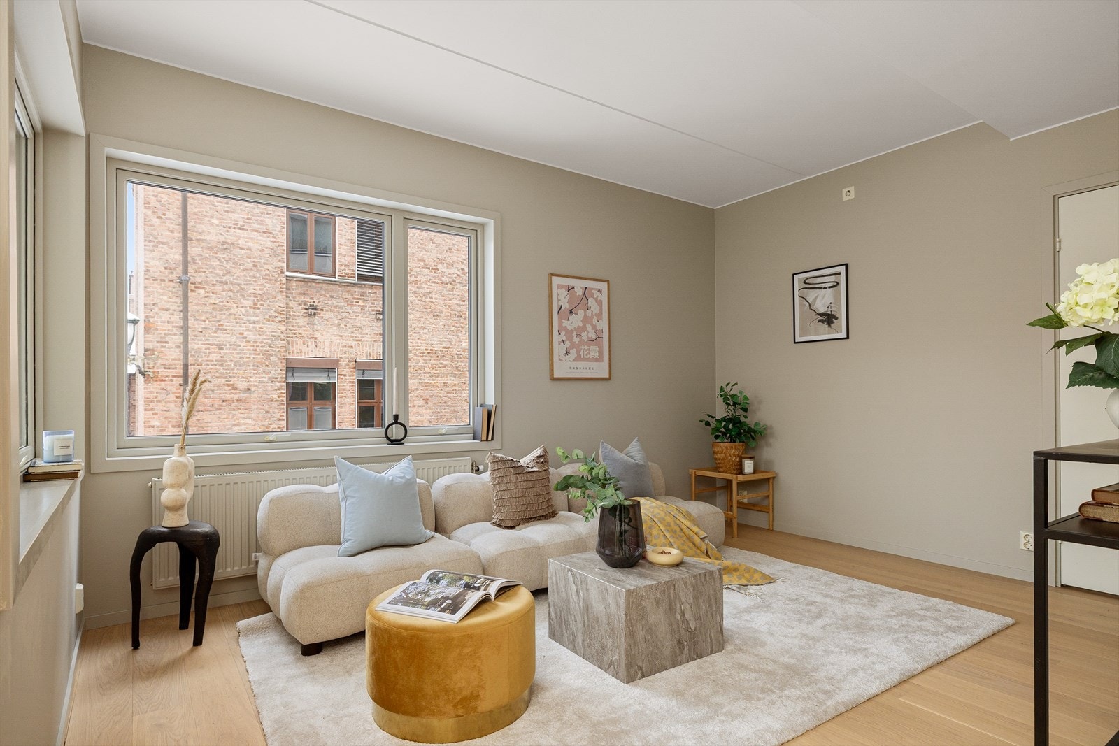 Leiligheten har god planløsning, store vindusflater og luftige rom. Galleribilde