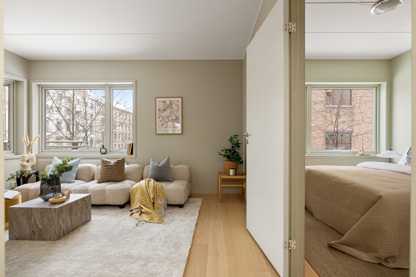 Leiligheten har ingen gjenboere - kun kontorbygg. Galleribilde