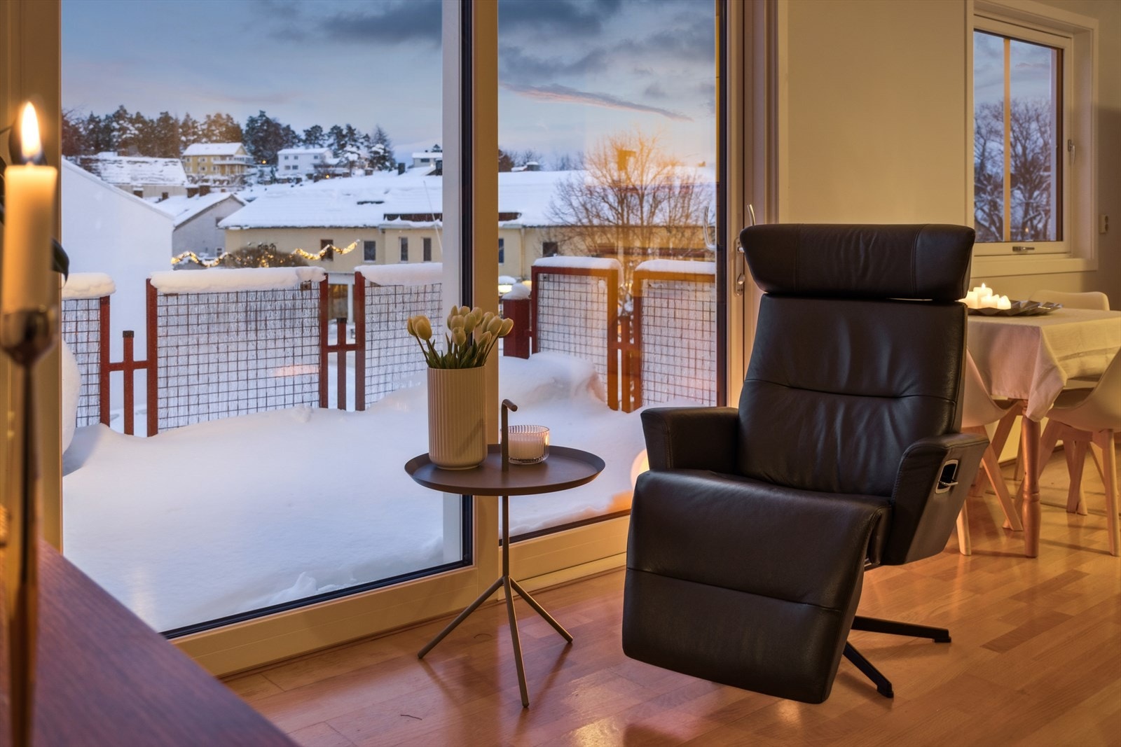 Utgang til balkong fra stua i hovedplanet. Galleribilde