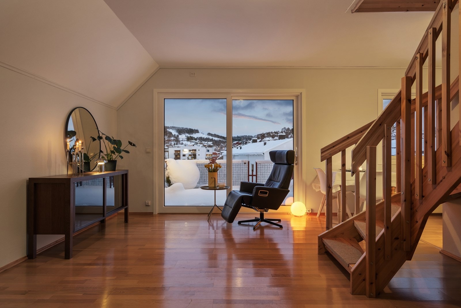 Stue i hovedplan. Galleribilde