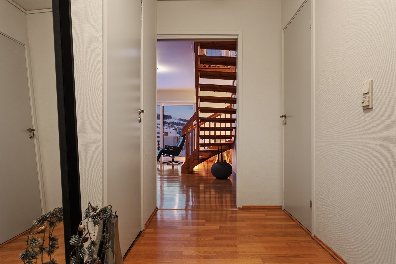 Gang med adkomst til bad, vaskerom og soverom. Galleribilde