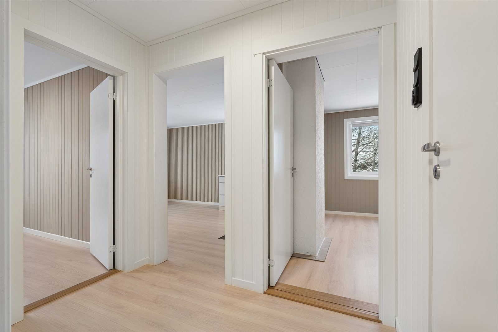 Leiligheten er pusset opp med lyse og behagelige farger. Galleribilde