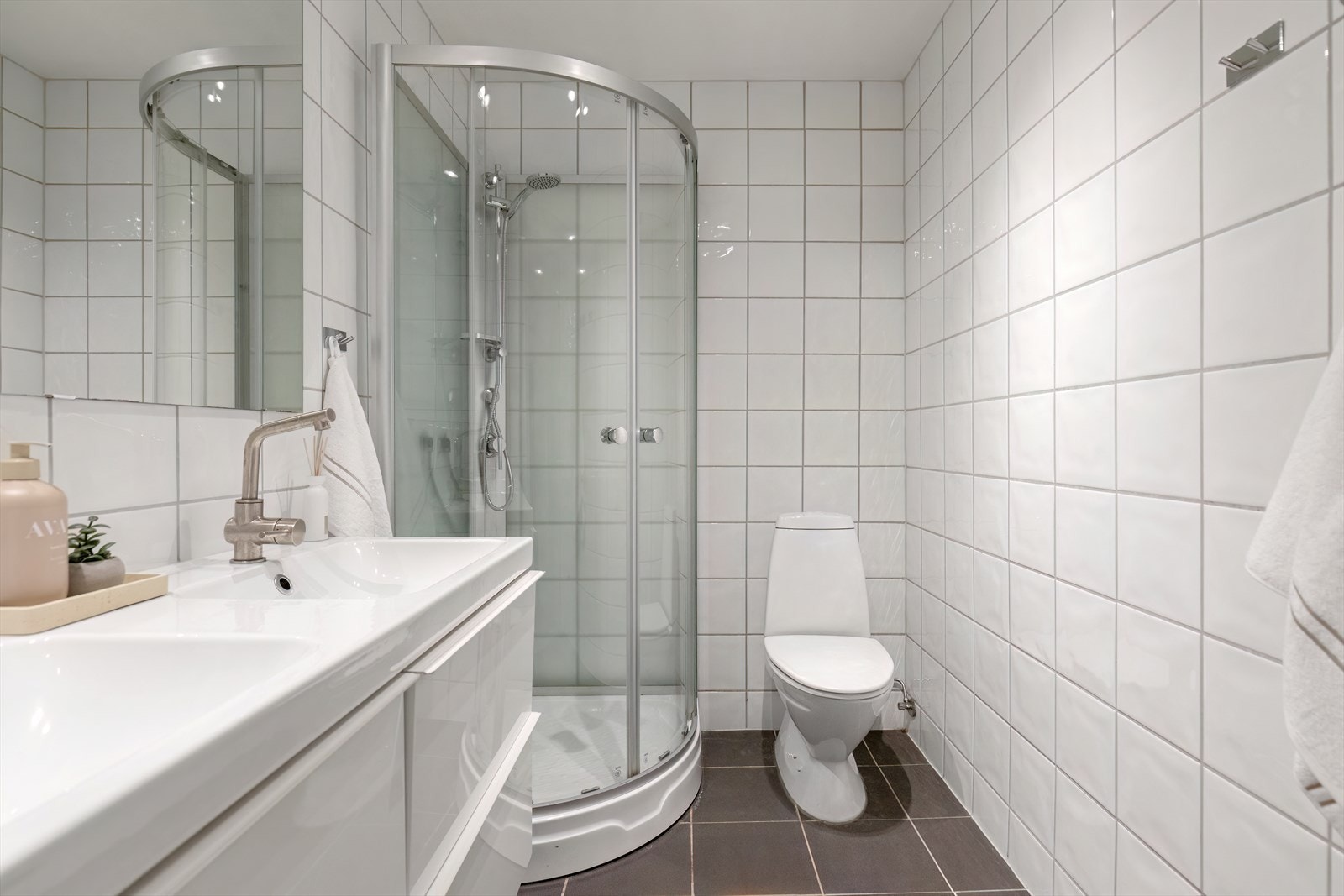 Bad - flislagt med varmekabler Galleribilde