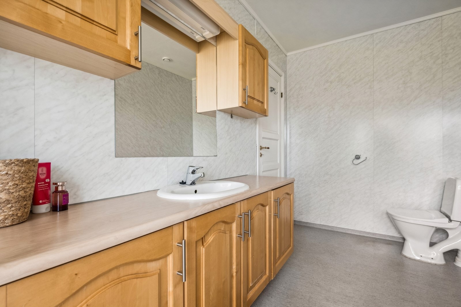 Varme i gulv som sørger for behagelig varme året rundt. Galleribilde