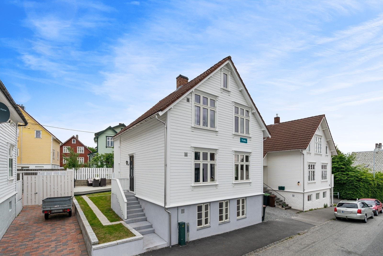 EiendomsMegler1 v/Sjur Svihus har gleden av å presenterer en stor, flott leilighet i Nymansveien 104 - 2 soverom- 2 stuer- 2 bad - carport med elbil-lader. Galleribilde