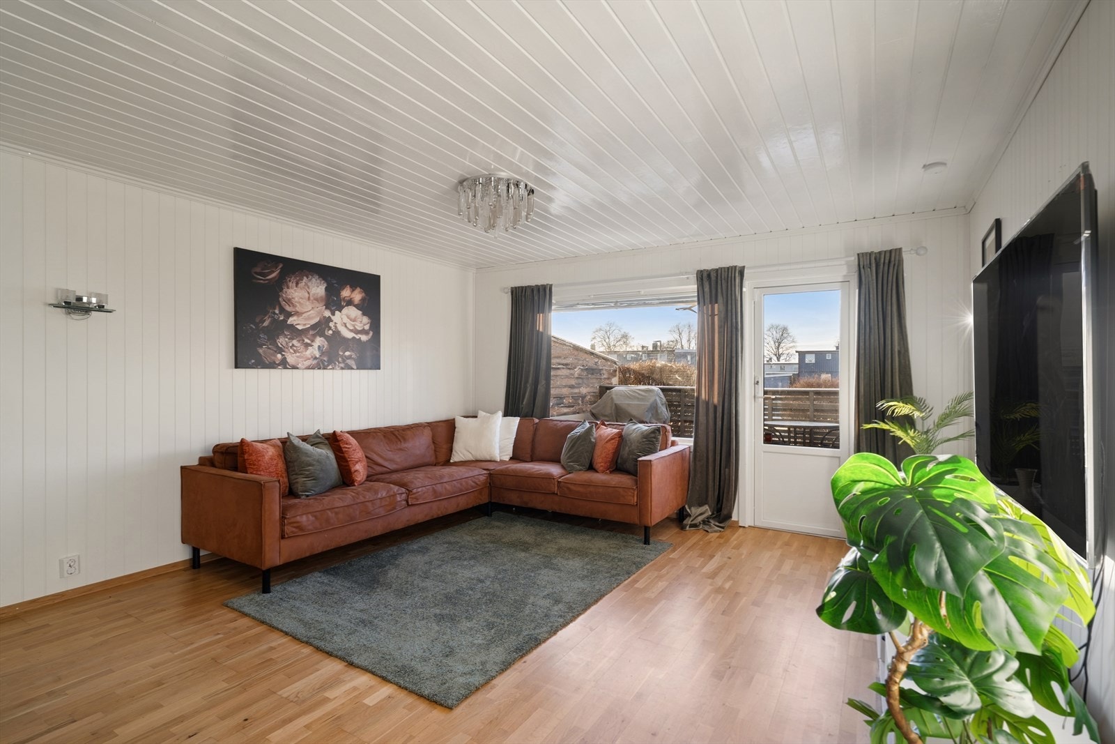 Fra stuen har man utgang til uteområdet. Galleribilde