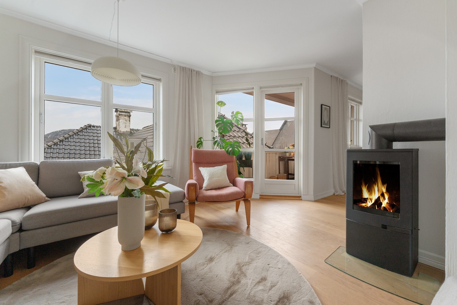 - Pen og romslig selveier med to balkonger og flott lysinnslipp - Galleribilde