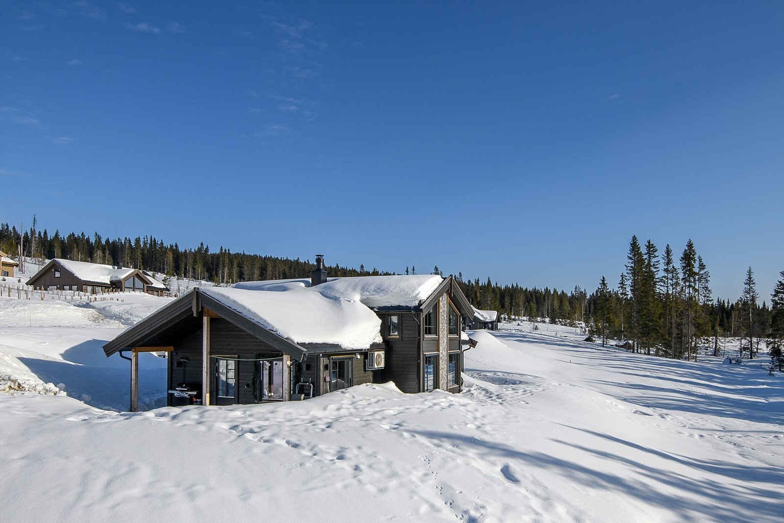 Stille og rolige omgivelser. Meget barnevennlig med liten trafikk i området. Galleribilde