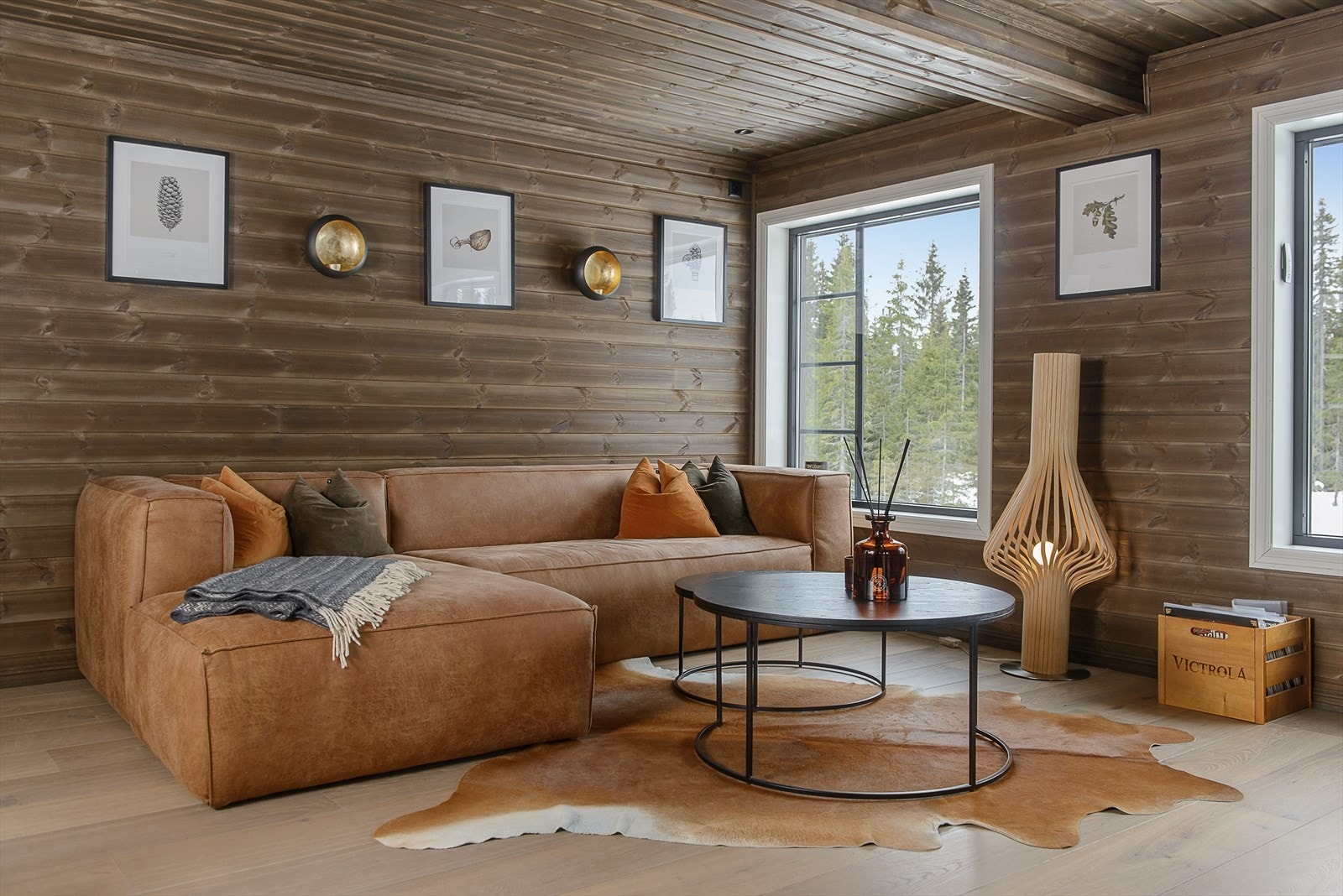 Fin plass for sofaen foran vinduet. Galleribilde