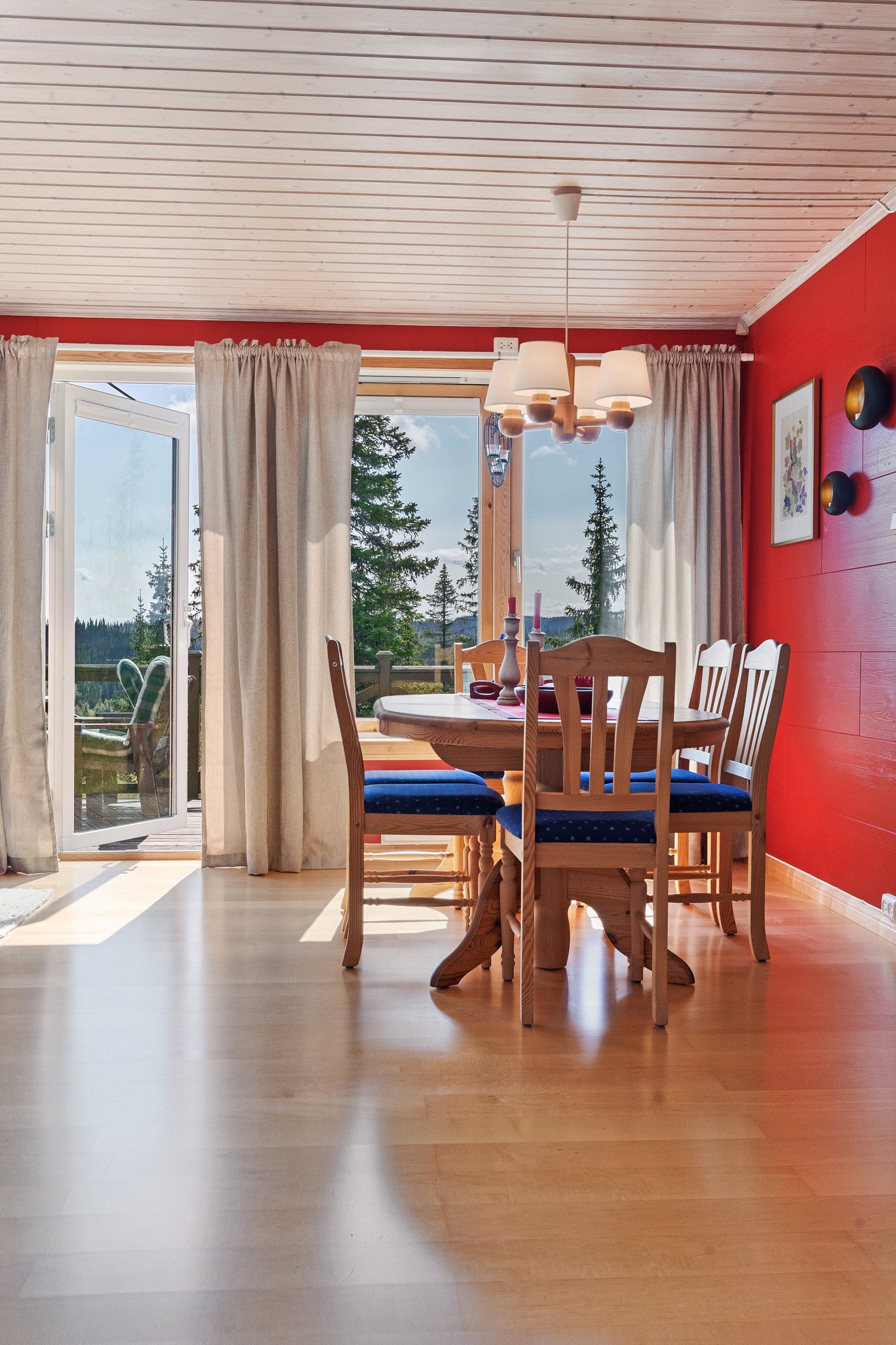 Store vindusflater gir gode lysforhold Galleribilde