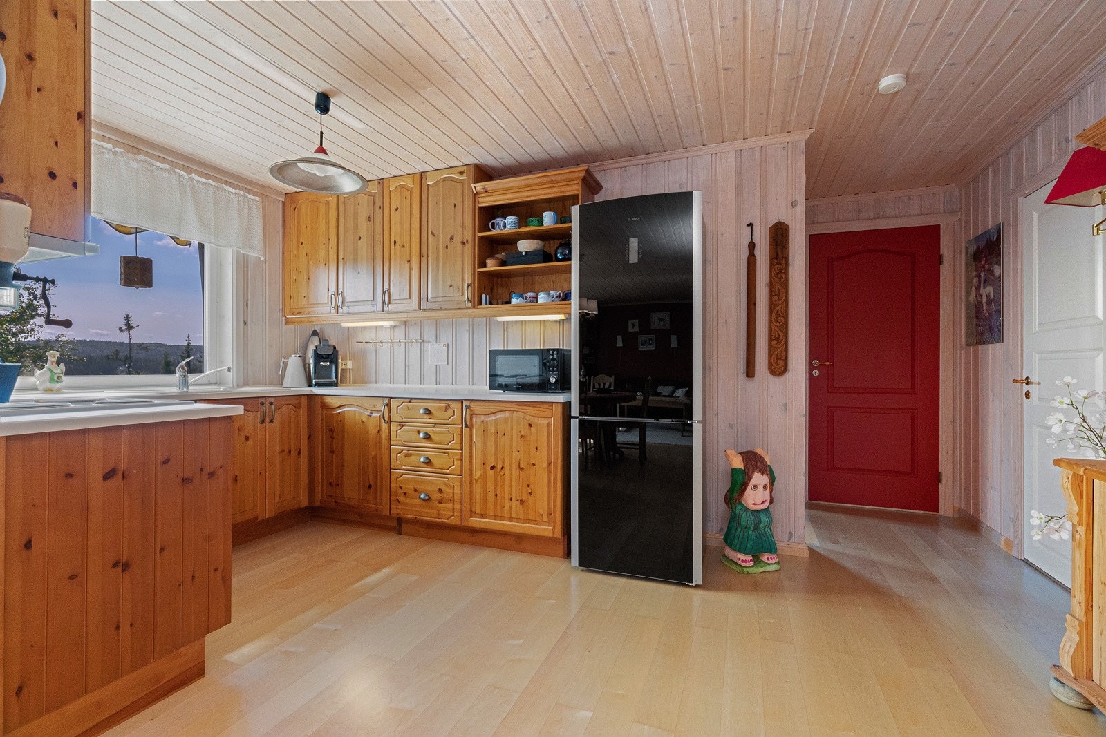 Hytta har innlagt vann og strøm Galleribilde