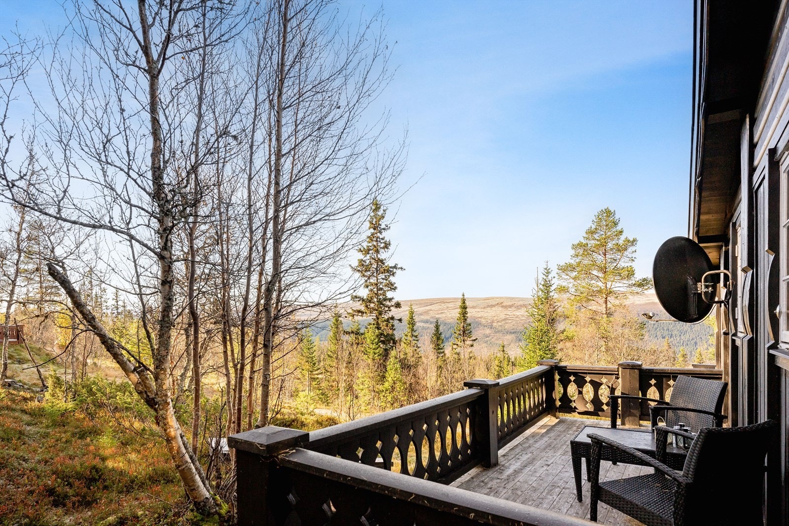 Flotte utearealer som virkelig byr på utsikt i flere retninger i tillegg til å utnytte solgangen er noe som er ivaretatt her. Galleribilde