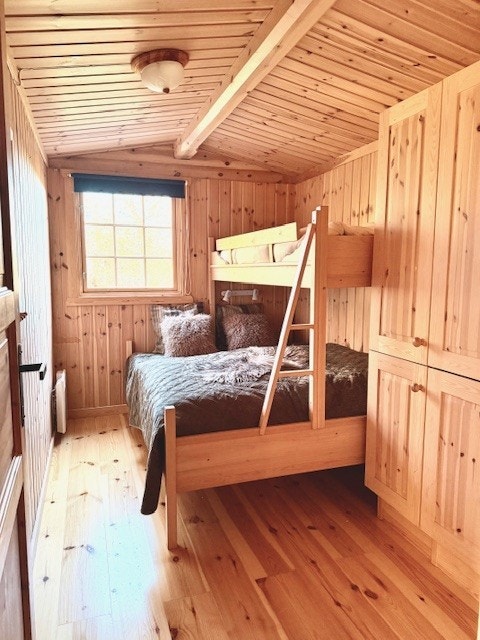 Det andre soverommet er innredet med en praktisk familiekøye og et romslig garderobeskap. Galleribilde