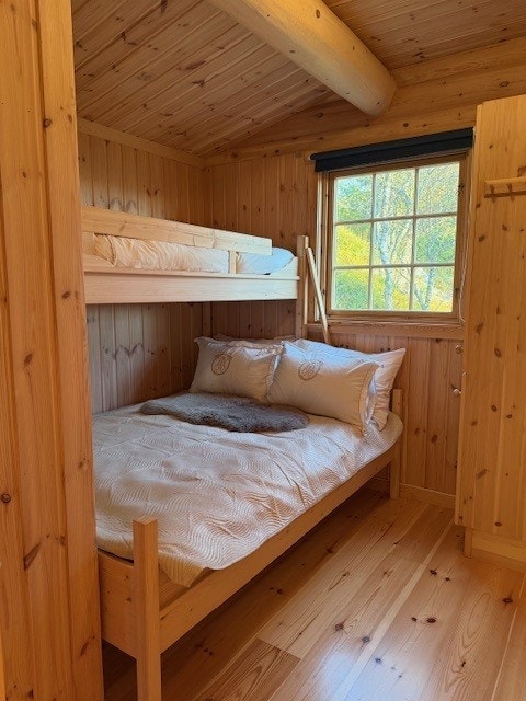 Det tredje soverommet er også innredet med en familiekøye og et garderobeskap. Totalt 8 sengeplasser på soverommene i selve hytta. Galleribilde