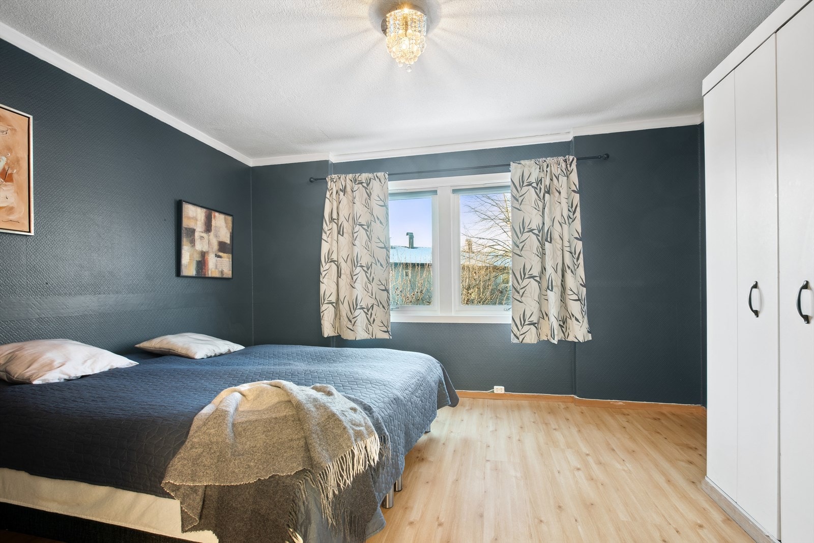 Soverommene har garderobeløsning. Galleribilde