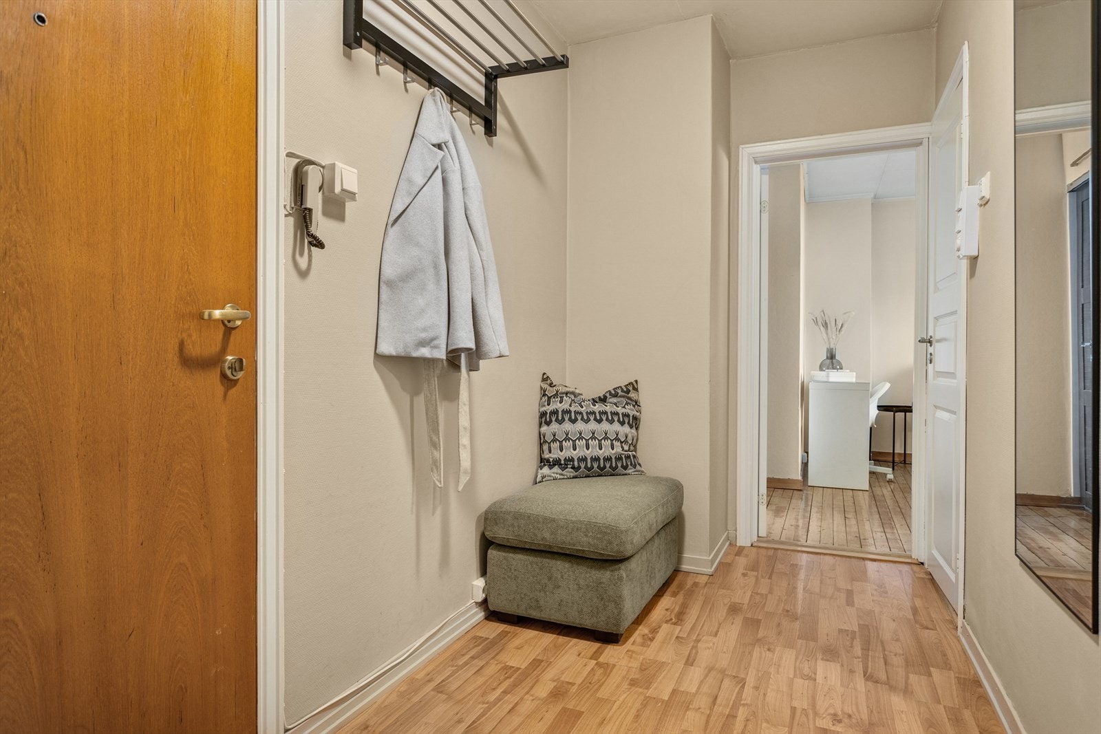 Leiligheten har en god planløsning, der soverom og bad er godt adskilt fra stue og kjøkken. Galleribilde