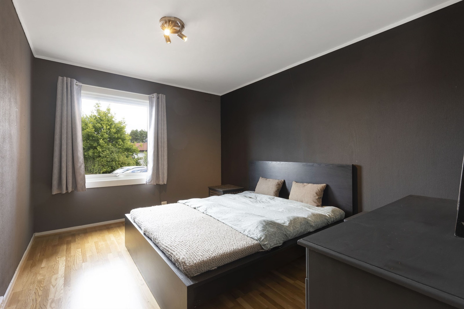 Soverom 2 er også av god størrelse og har plassbygd skap. Galleribilde