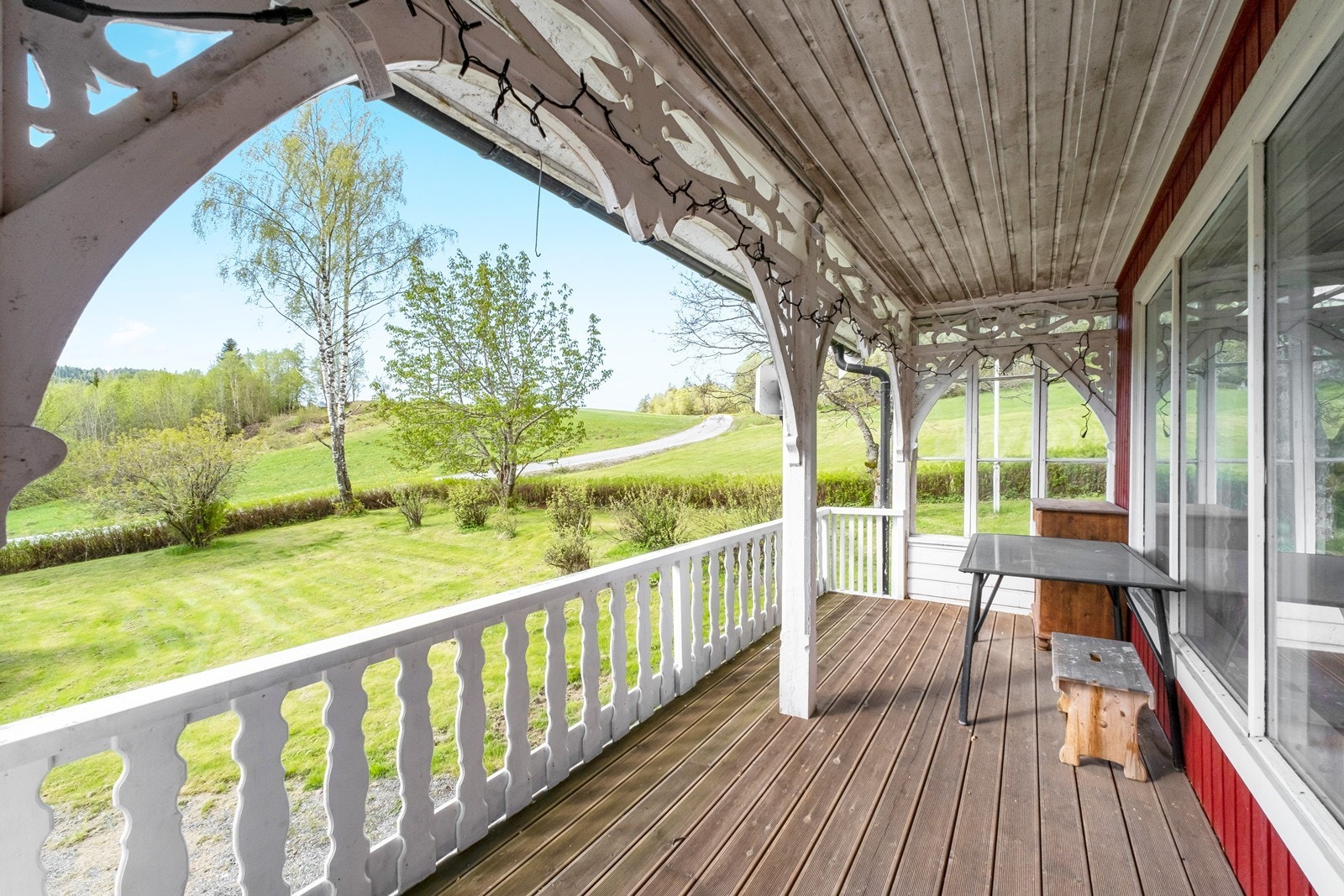 Her kan man nyte boligens landlige beliggenhet på varme sommerdager. Galleribilde