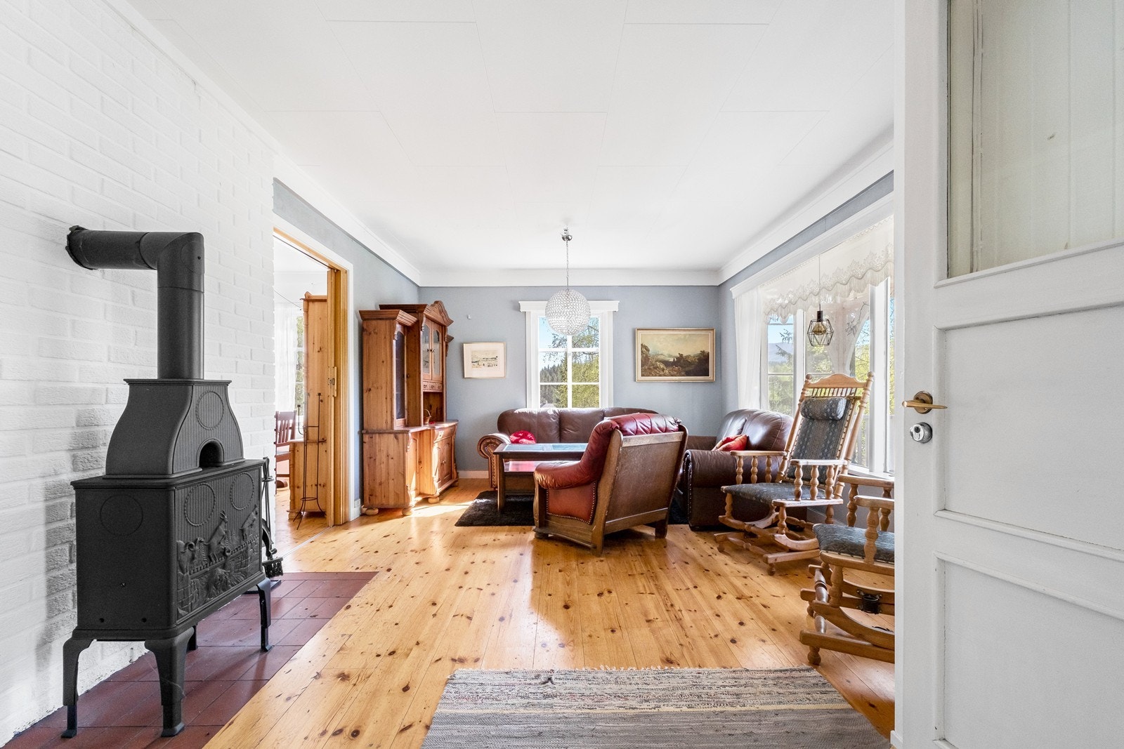 Vedovn montert på stuen for peiskos og kalde vinterkvelder. Galleribilde