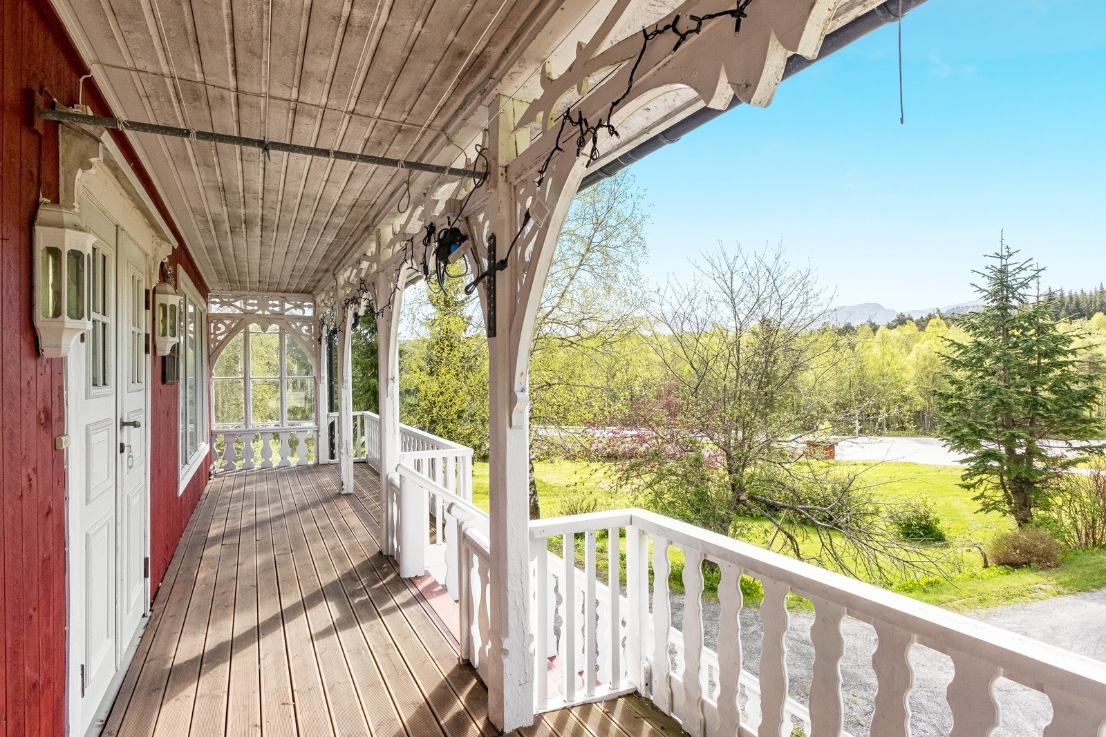 En gammel og ærverdig enebolig i landlige omgivelser på Aspøya. Galleribilde