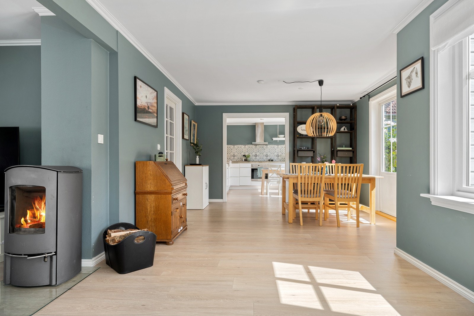 Koselig peisovn i stuen Galleribilde