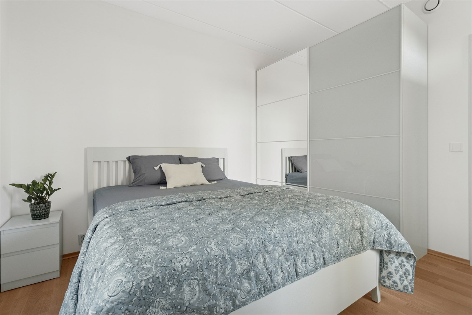 Det er 3 soverom på hhv 11,6, 7,9 og 7,5m² Galleribilde