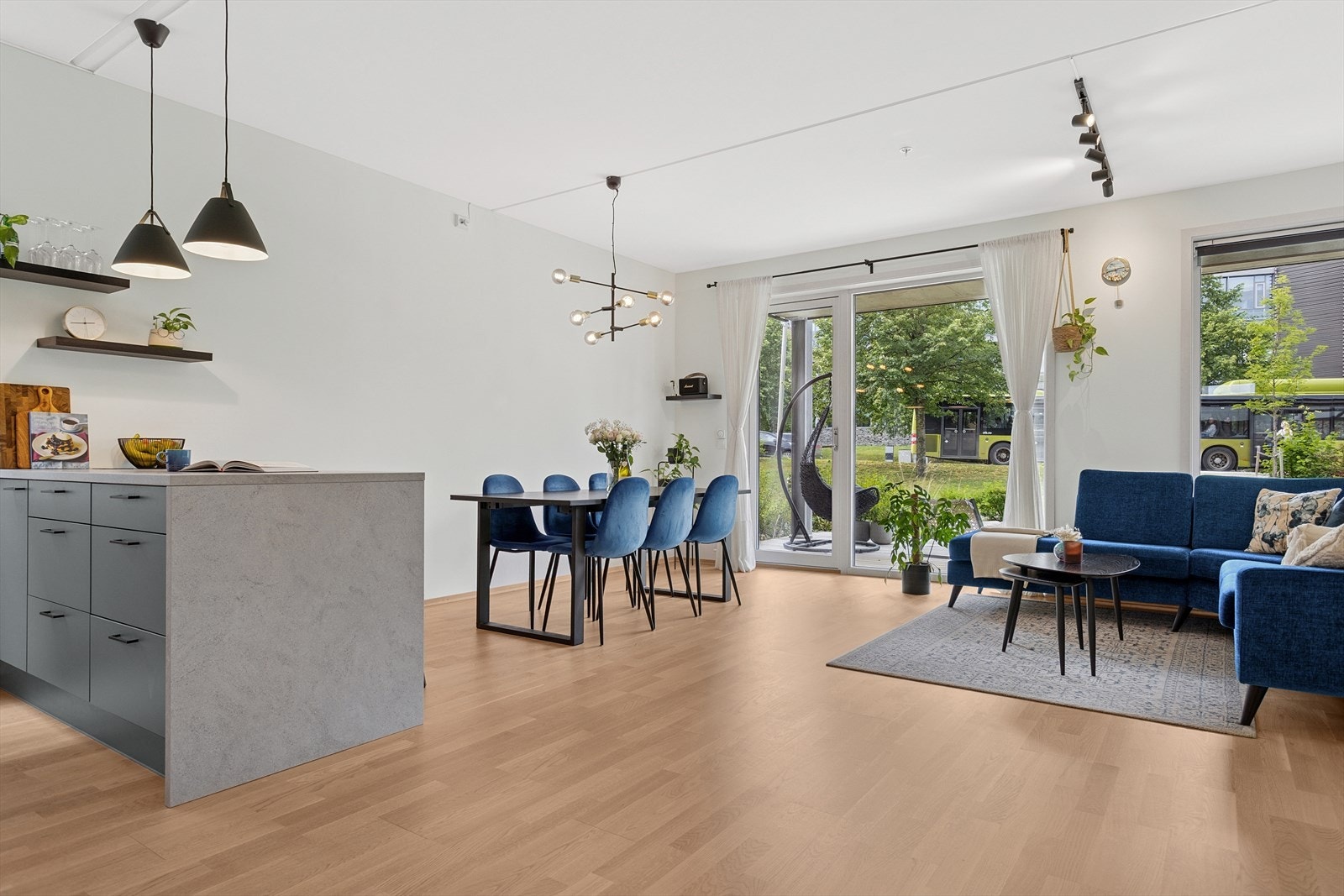 Leiligheten har vannbåren varme i gulvene. Dette er både en allergivennlig og økonomisk form for oppvarming. Galleribilde