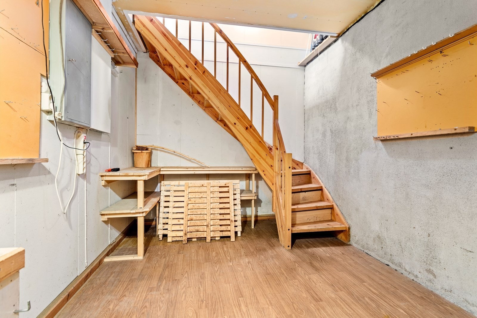 Gangareal i kjellar som tilhøyrer 1.etg. Galleribilde