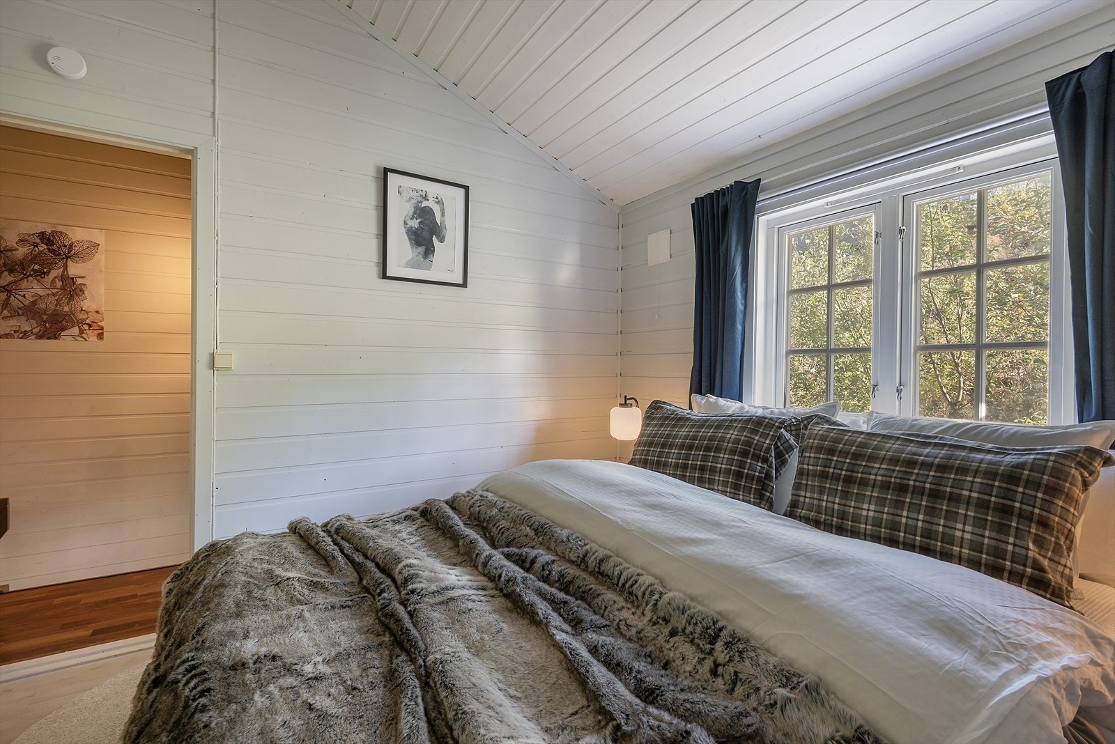 Lun og god atmosfære. Galleribilde