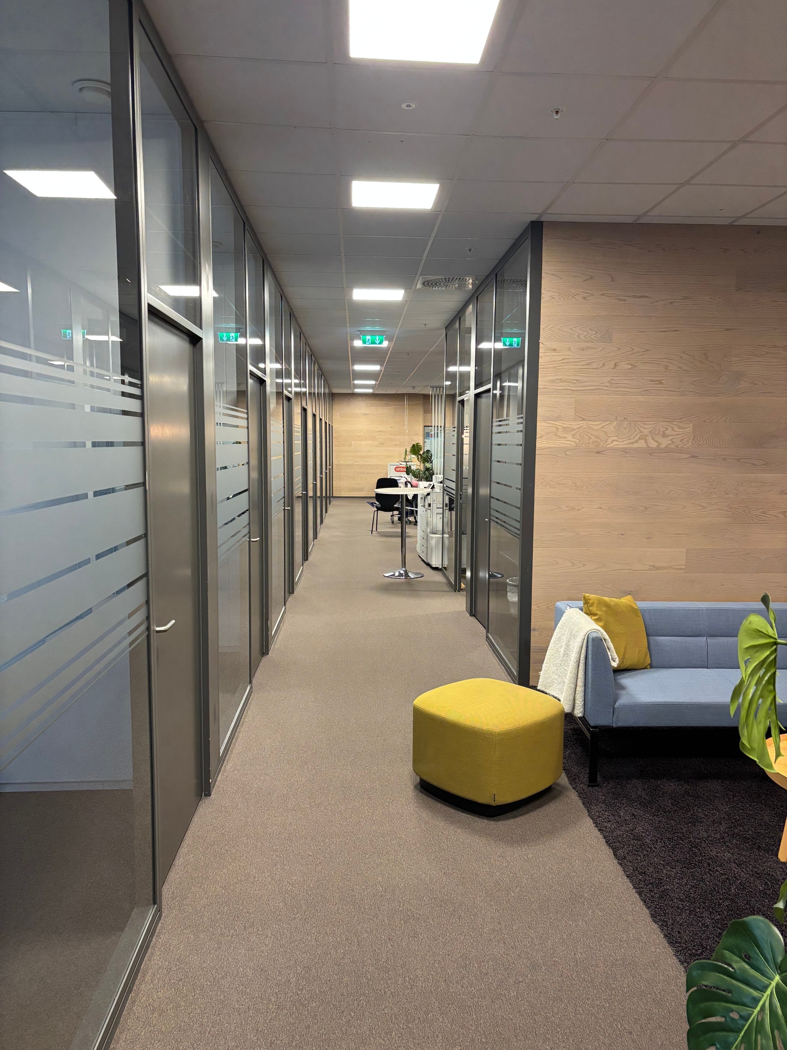 Gang parti i kontorarealet Galleribilde