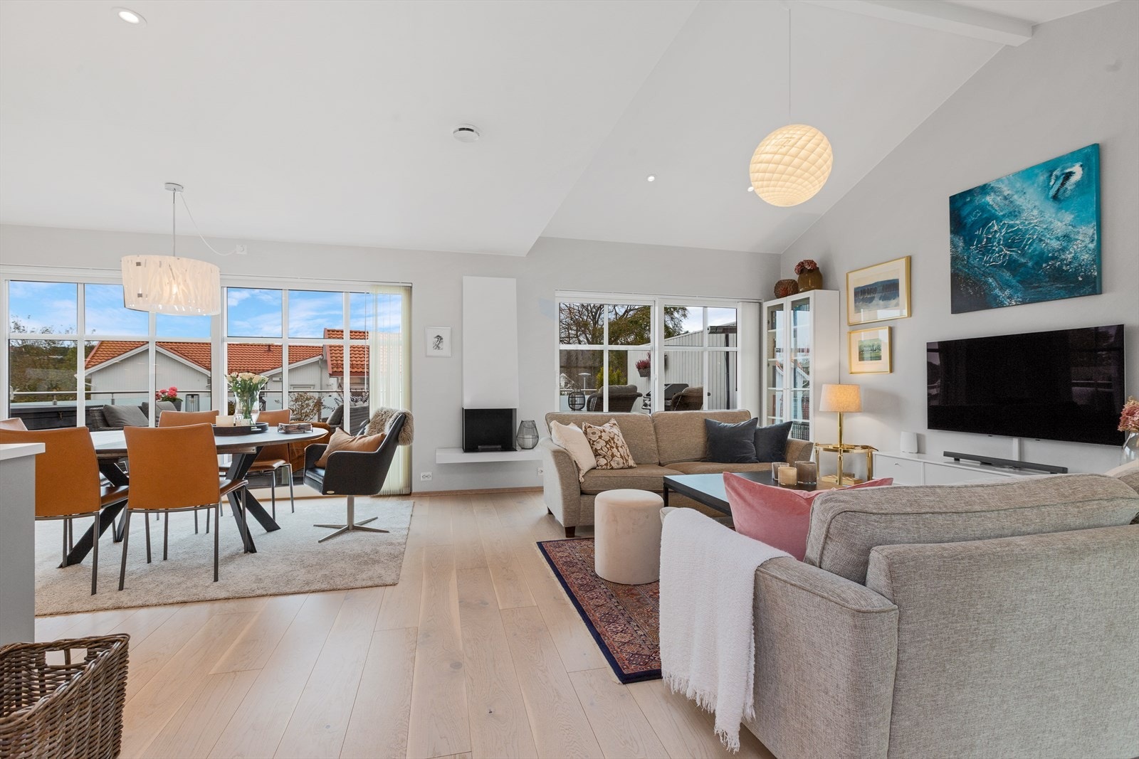 Stuen har plass til flere møbleringsmuligheter for å skape den stuen du selv ønsker. Galleribilde