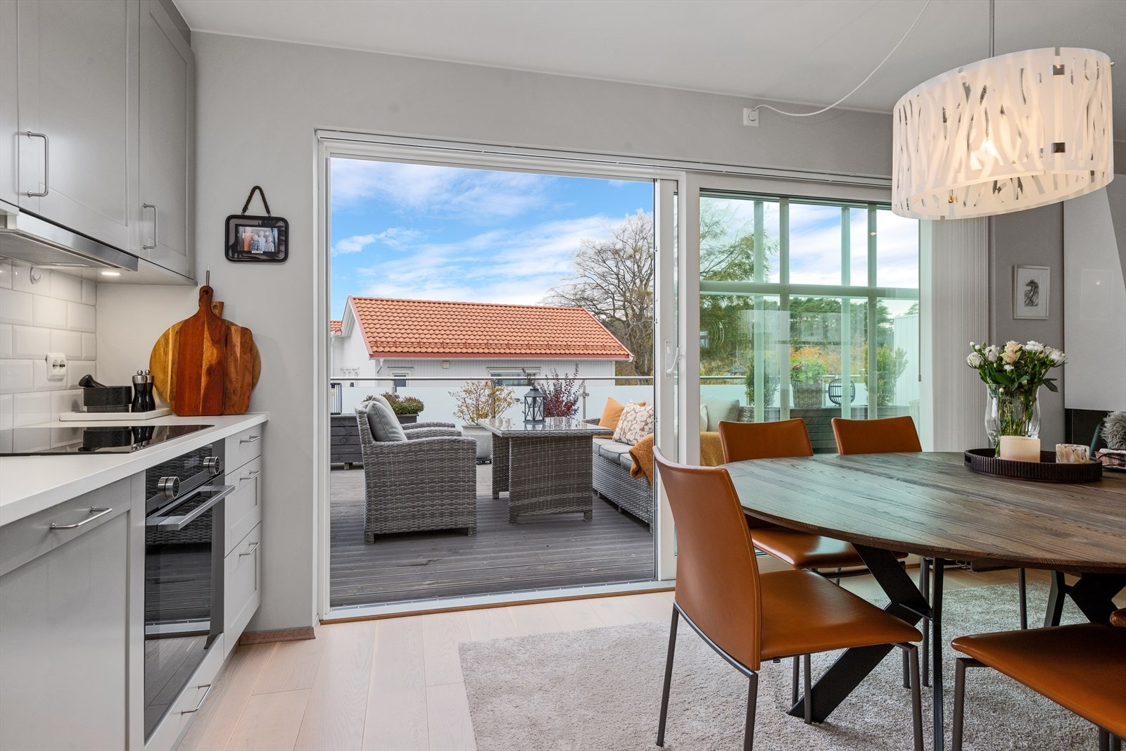 Herfra er det utgang til solrik uteplass. Galleribilde