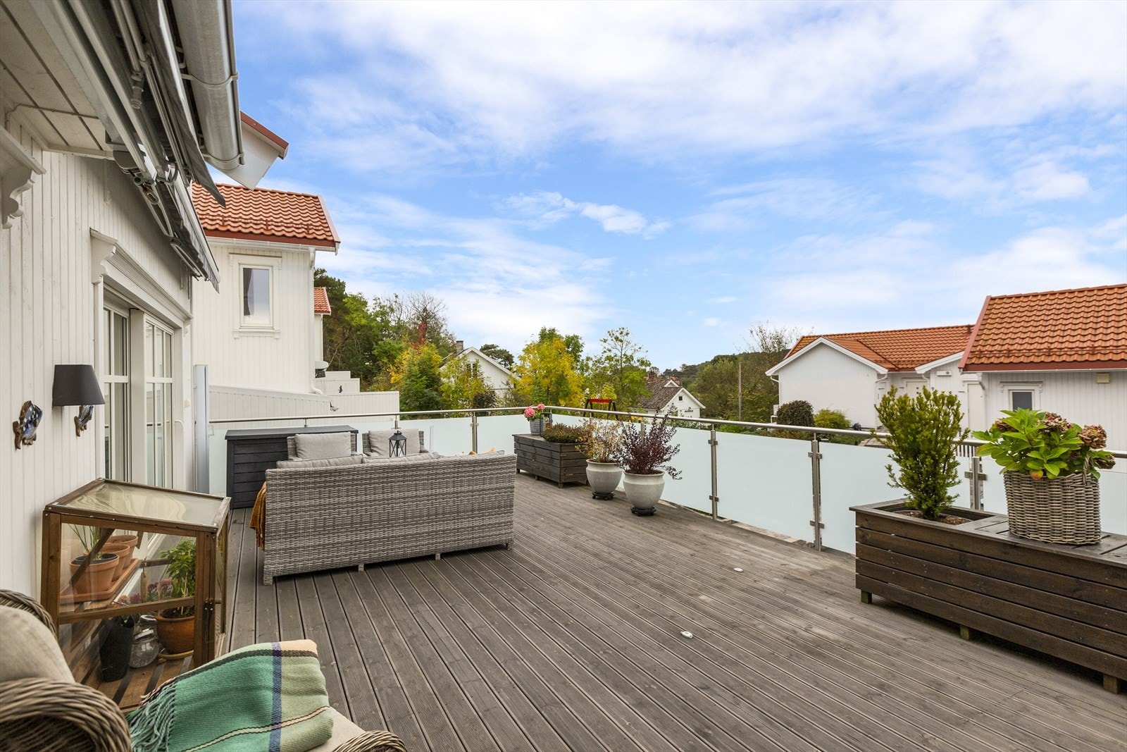 Uteplassene fungerer som en forlengelse av stuen på varme sommerdager. Galleribilde