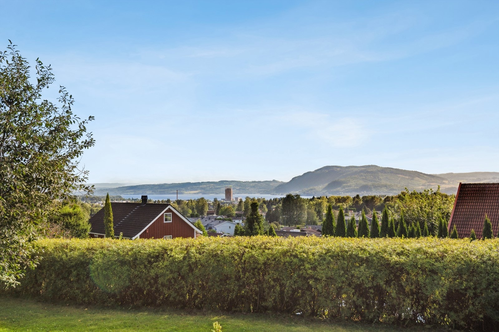 Nyt panorama utsikt fra eiendommens hage! Galleribilde
